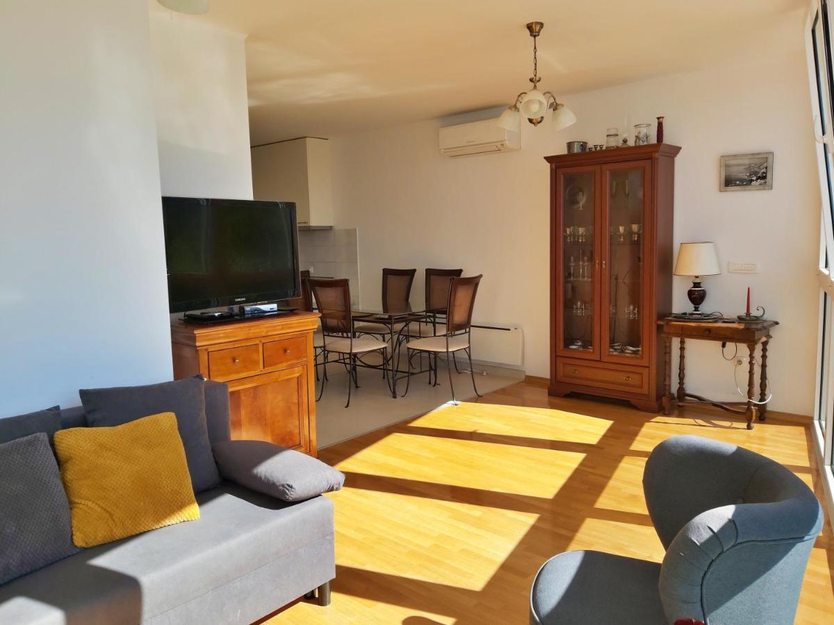 Apartment Lora Omiš Zewnętrze zdjęcie
