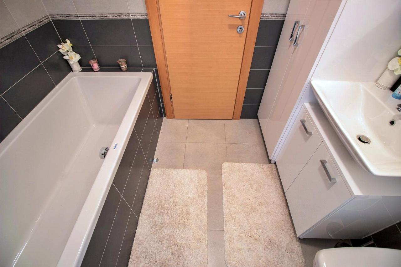 Apartment Lora Omiš Zewnętrze zdjęcie
