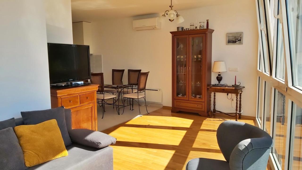 Apartment Lora Omiš Zewnętrze zdjęcie