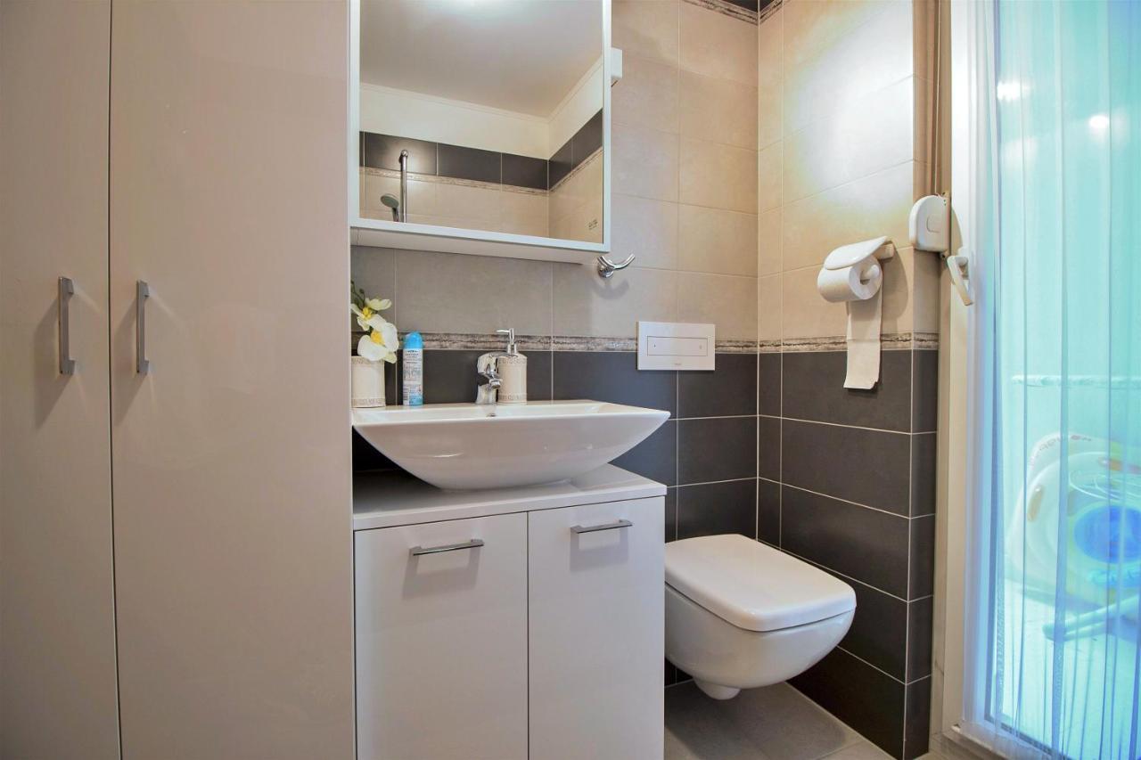 Apartment Lora Omiš Zewnętrze zdjęcie